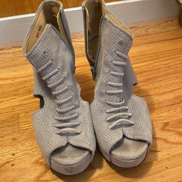 MOVING SALE~ JEFFREY CAMPBELL GREY MARY-ROKS - Picture 3 of 6